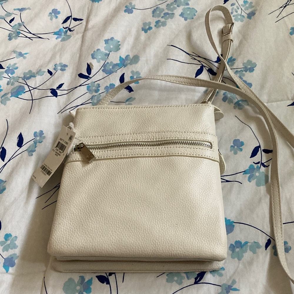 Giani Bernini White Crossbody Bag with Structured Design